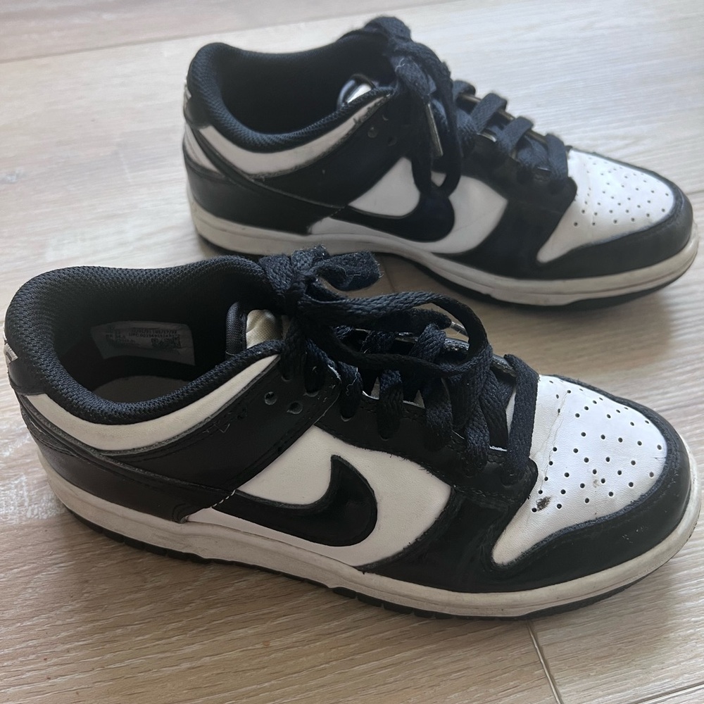 Kids Nike Panda Dunks sz 4Y